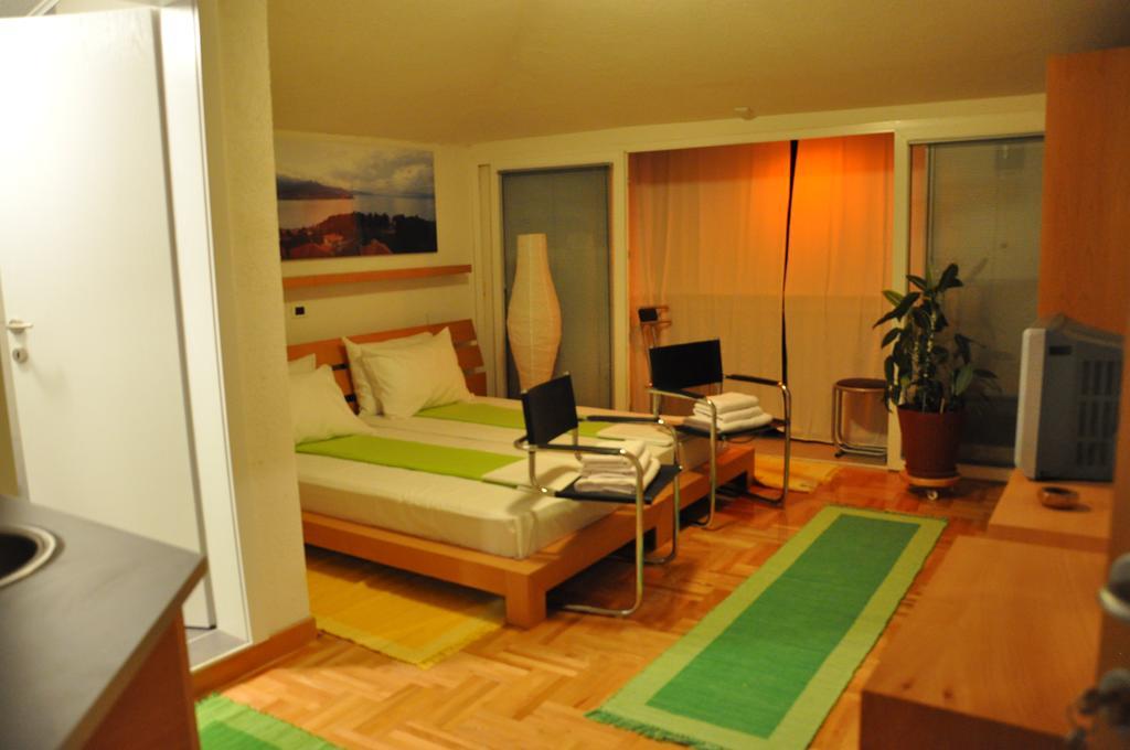 Modern Studios In Ohrid Bilik gambar
