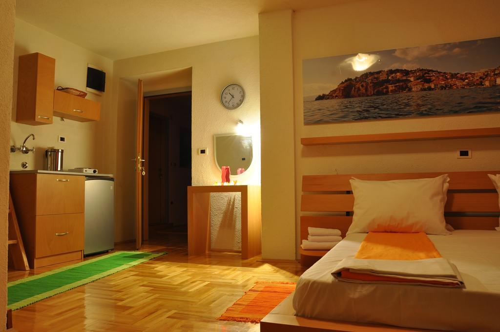 Modern Studios In Ohrid Bilik gambar